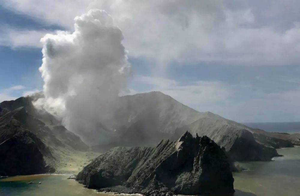 最新活火山噴發(fā)事件深度解析與觀點闡述，活火山的最新動態(tài)及影響